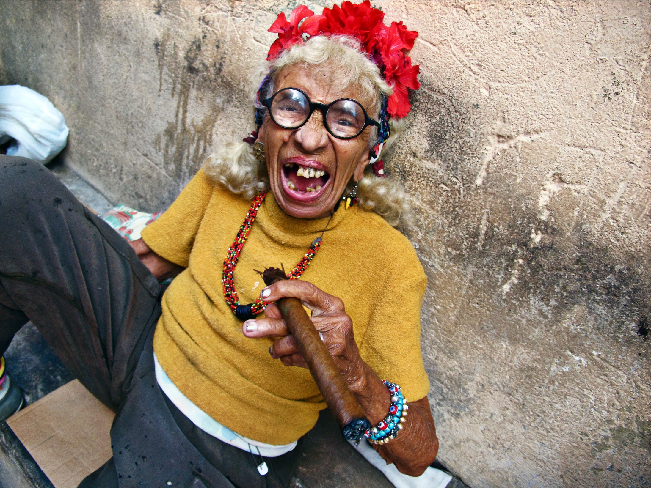 Бабушка бомж. Грасиэла Гонсалес Куба.
